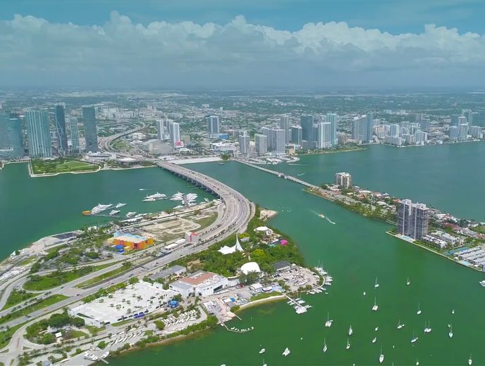 Deluxe Miami Boat Tour Image 4