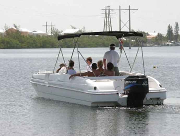 Key West 26′ Deck Boat Rental Image 2