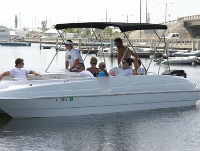 Key West 26′ Deck Boat Rental Image 3