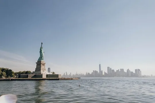 Statue of Liberty and Ellis Island Guided Tour with Ferry