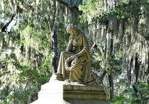 Bonaventure Cemetery Walking Tour with Transportation