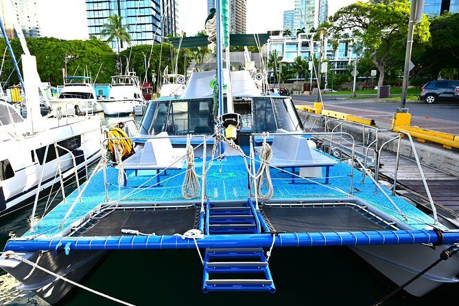 Oahu Catamaran Waikiki Sunset on 40 Foot Catamaran: Food and BYOB