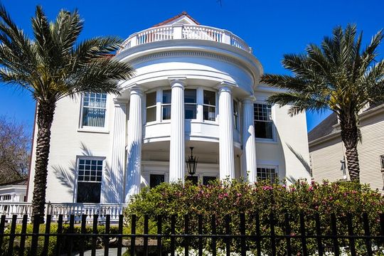 Henley's Private Tours - "Educational-Thoughtful-Entertaining"