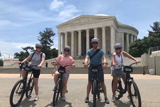 Private Washington DC Monuments Day or Night Bike Tour