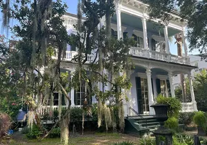 New Orleans Small-Group Garden District Walking Tour