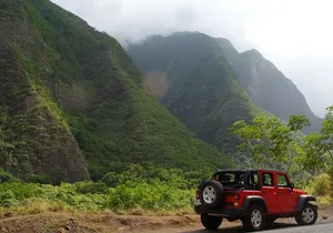 Road To Hana: Maui Waterfall Hiking Tour in Private Jeep