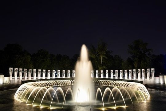 Small Group National Mall Night Tour with 10 Top Attractions