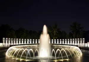 Small Group National Mall Night Tour with 10 Top Attractions