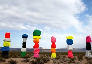 Small Group Grand Canyon, Hoover Dam and 7 Magic Mountains Tour