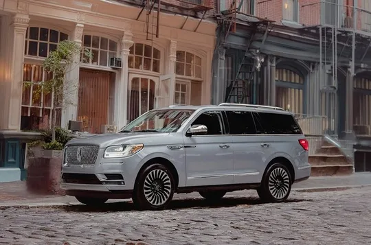 Top Rated Luxury Private VIP Tour by vehicle, Select 3 or 5 hours