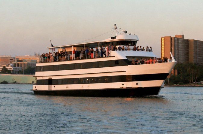 Evening Yacht Cruise with Optional Dining in St. Pete