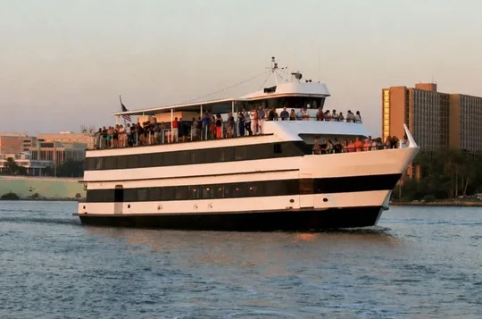 Evening Yacht Cruise with Optional Dining in St. Pete