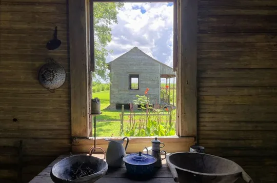 Laura Plantation Guided Tour: Big House & Original Slave Cabins