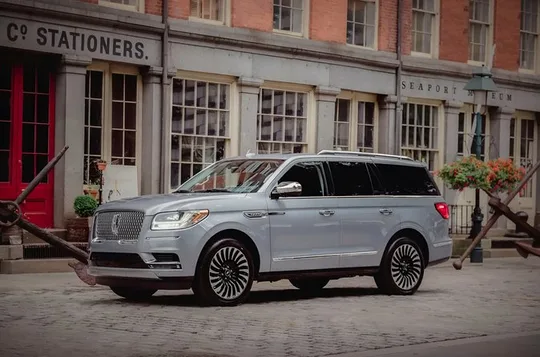 Top Rated Luxury Private VIP Tour by vehicle, Select 3 or 5 hours
