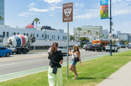 Hollywood, Beverly Hills and Celebrity Homes Open Air Van Tour