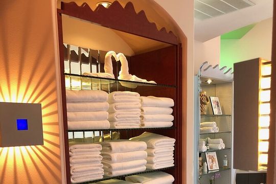 VIP 60 Minute Body Massage w/ Hot Stones