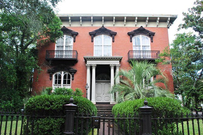 A Walk Through The Book "Midnight in the Garden of Good and Evil"