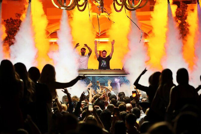 Vegas Nightclub Crawl by Party Bus with Fast Pass Entry