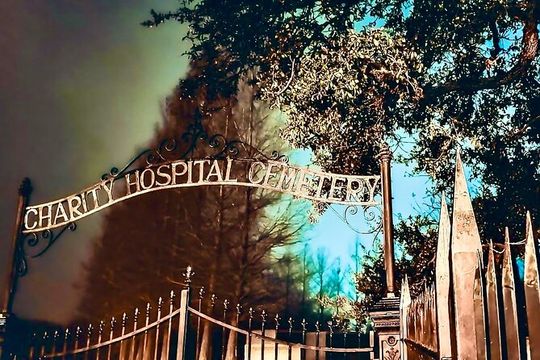 New Orleans Dead of Night Ghosts and Cemetery Bus Tour