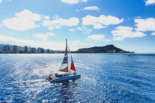 Waikiki Catamaran Snorkel Sail with Lunch: Turtles Guaranteed
