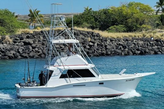 Kona Hawaii Deep Sea Fishing experience on the Bite Me 4