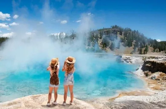 Jackson:Yellowstone Old Faithful, Waterfalls & Wildlife Day Tour