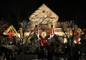 Dyker Heights Brooklyn Christmas Lights Tour