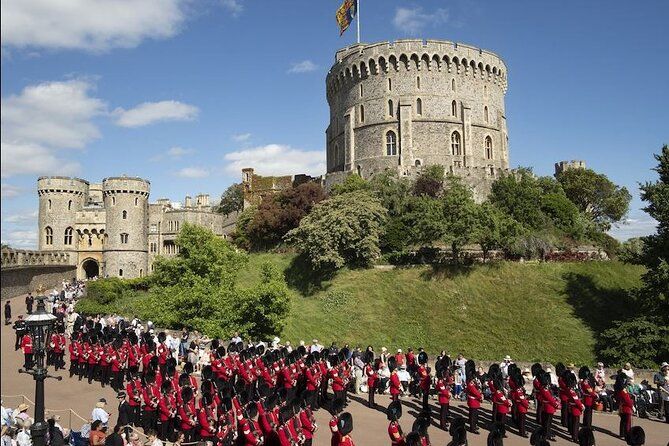 Windsor Castle, Stonehenge, and Oxford Day Trip from London