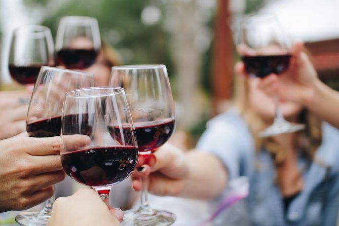 Niagara-on-the-Lake Small Group Wine Tour with Picnic Lunch