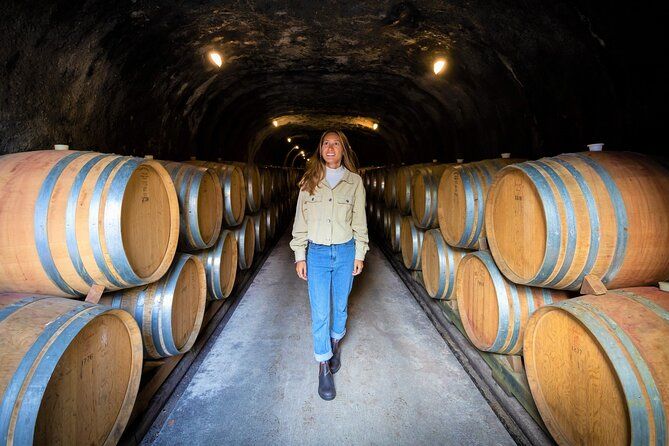 Queenstown Classic Wine Tour: 3 Winery Visits, Cave Tour & Cheese