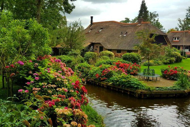 Giethoorn, Zaanse Schans Windmills Guided Day Trip from Amsterdam
