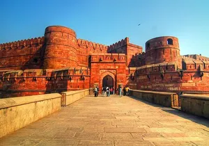 Private Full-Day Tour by Train to Taj Mahal from Delhi