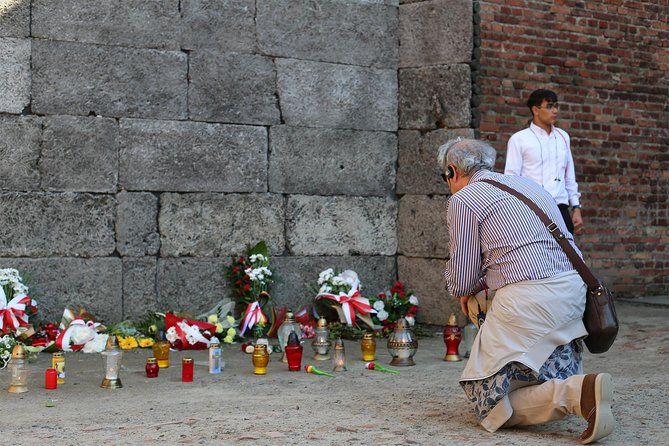 Auschwitz Birkenau: Live-Guided Tour with Transportation and Hotel Pickup