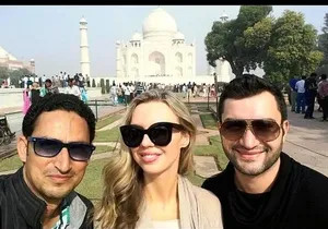 Skip-the-Line Taj Mahal Guided Tour with Mausoleum Access