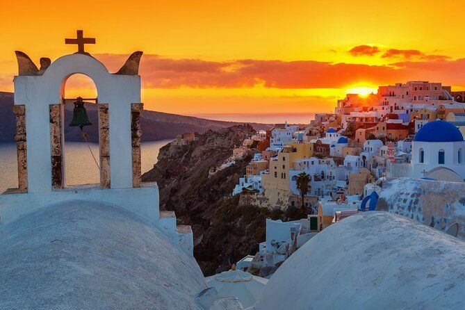 Santorini Day Tour: Akrotiri, Villages, Wine and Sunset in Oia