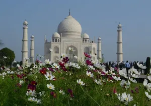 Delhi to Agra and Taj Mahal Private Day Trip by Express Train with Lunch