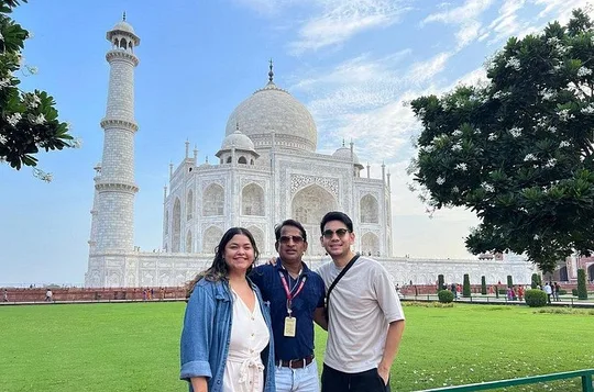 Taj Mahal & Agra Sunrise Tour from Delhi with 5* Breakfast