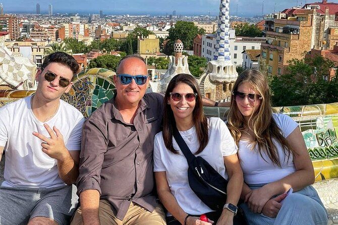 Private Barcelona and Park Güell Tour with hotel Pick-up