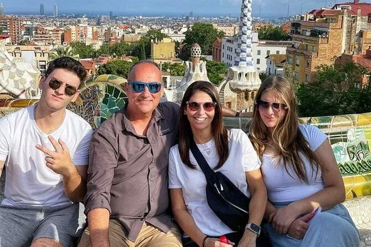 Private Barcelona and Park Güell Tour with hotel Pick-up