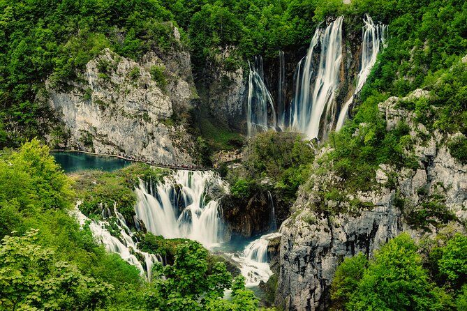 Zagreb: Plitvice & Rastoke Guided Trip with Ticket (ENG/ESP)