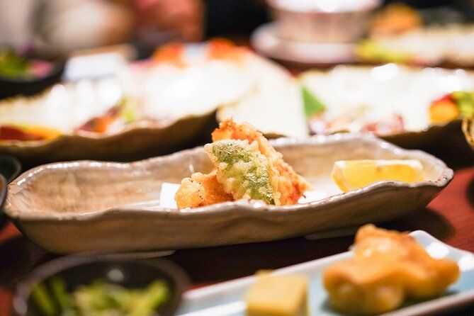 Kyoto Premium Night Foodie Tour in Gion(9+dishes + Sake tastings)