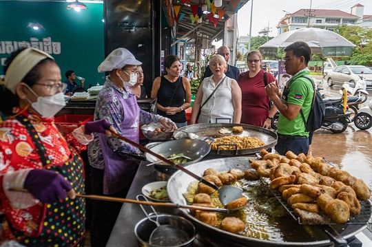 Siem Reap Evening Foodie Vespa Tour / Tuk Tuk Available