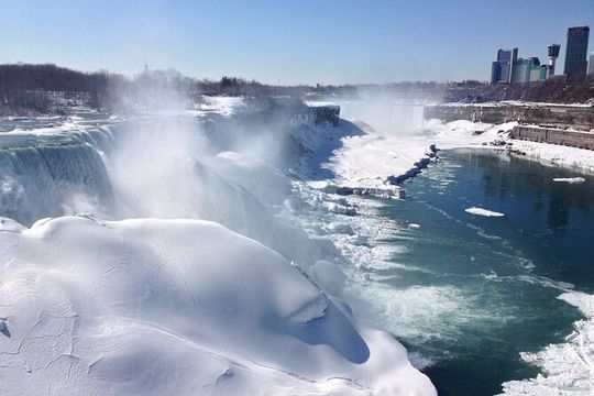 Niagara Falls Winter Wonderland Small Group Tour