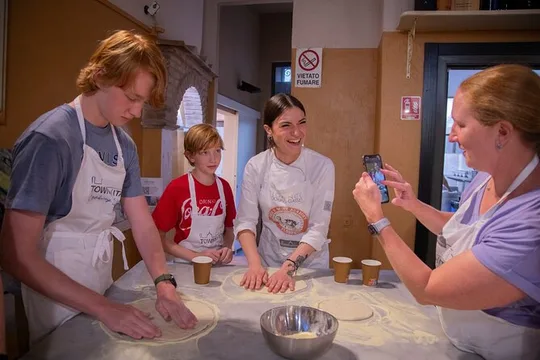Kurz přípravy pizzy ve Florencii s neomezenou zmrzlinou a vínem