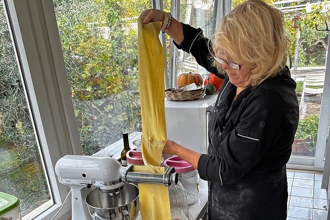 From Rome: Pasta Fresca Cooking Class in a Farmhouse with a Local