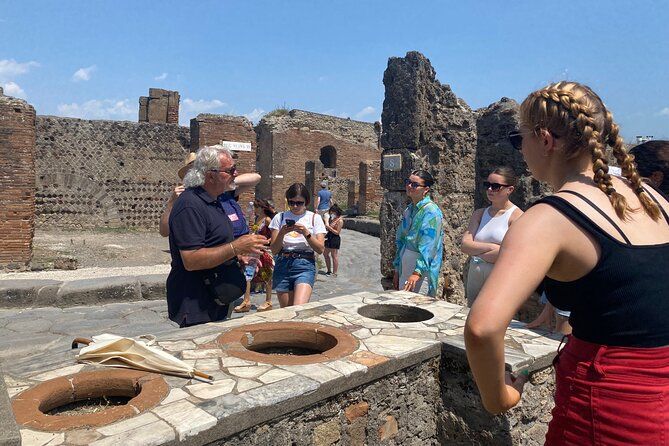Pompeii: 2 Hour Private Tour with an Archeologist Guide