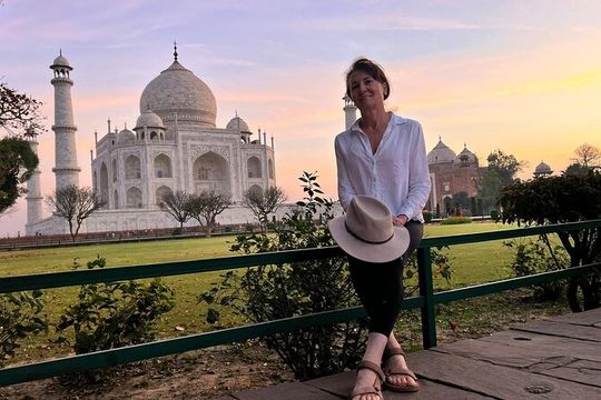 Luxury Taj Mahal by super fast train from Delhi all inclusive