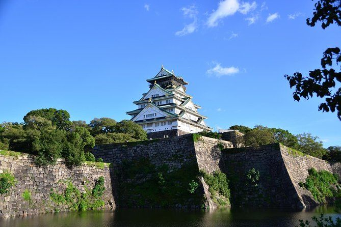 Osaka’s Best and Brightest: Private Full-Day Tour by Vehicle