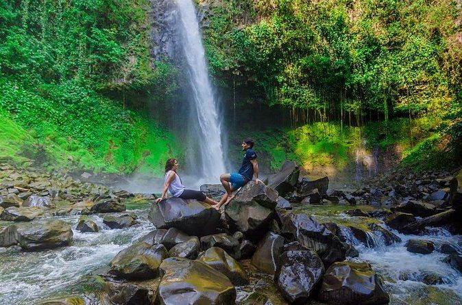 Hiking Lovers (Hanging Bridges + La Fortuna Waterfall + Volcano Hike)