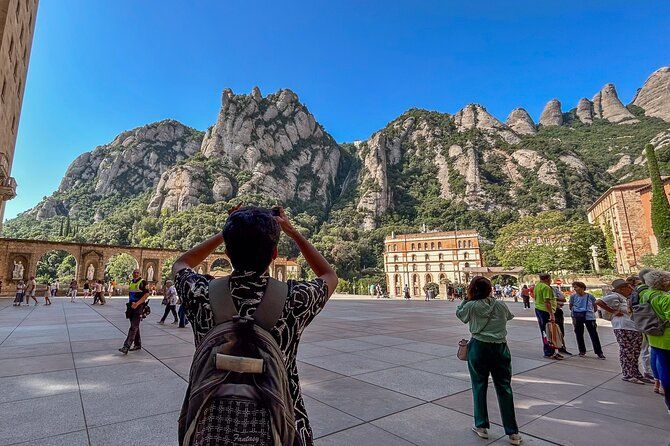 Montserrat Monastery and Sagrada Familia Tour with Liquor Tasting